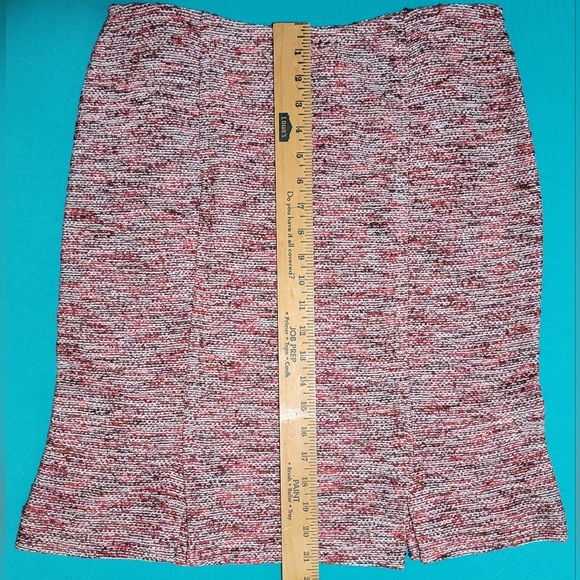 St. John Collection Pink / Red / Mauve Tweed Boucle Pencil Skirt Size 8 - Picture 7 of 9